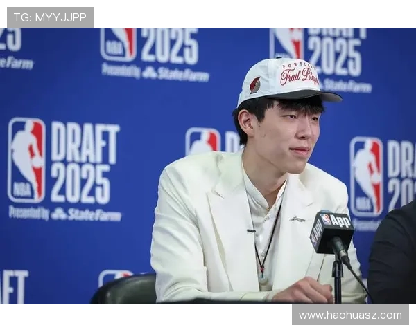 杨瀚森正式亮相开拓者队展现新赛季实力 期待成球队关键力量